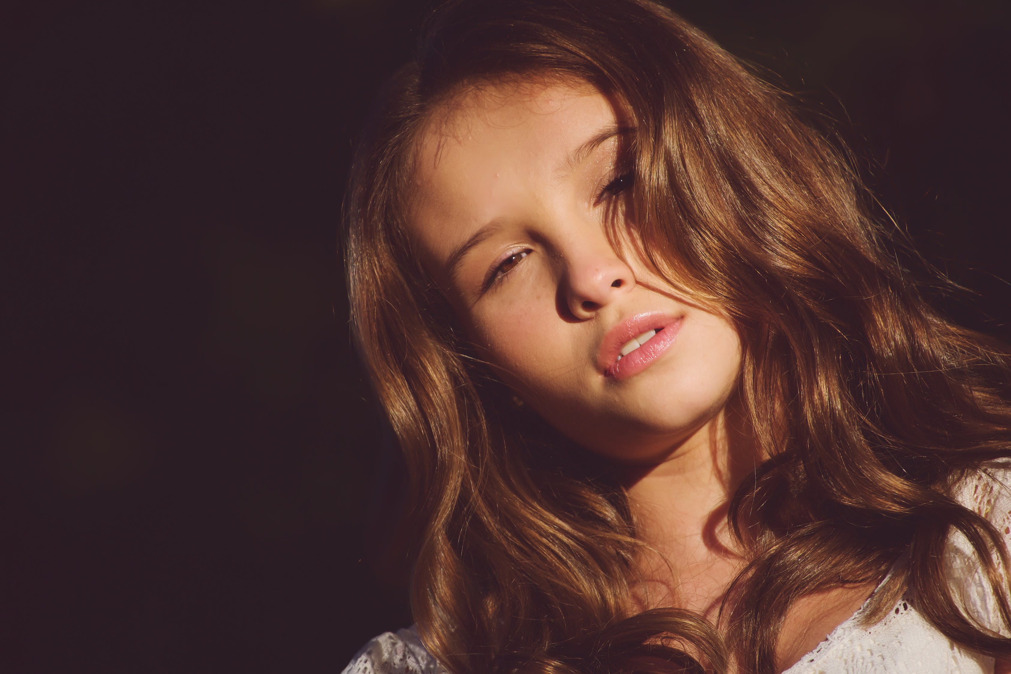 时尚新宠,最新线条眉的审美魅力