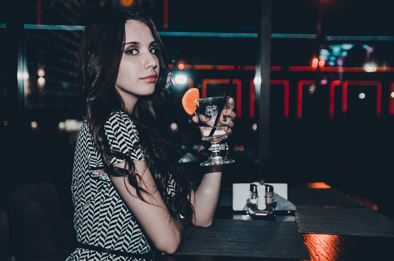 QQ最新时尚潮流男头像，完美融合个性风格与潮流元素