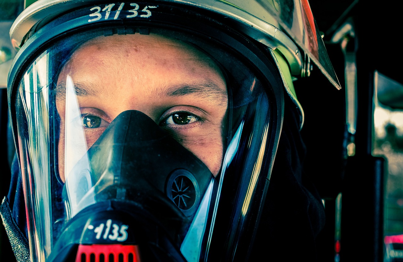 CF最新年套引领战场潮流,全新装备大揭秘