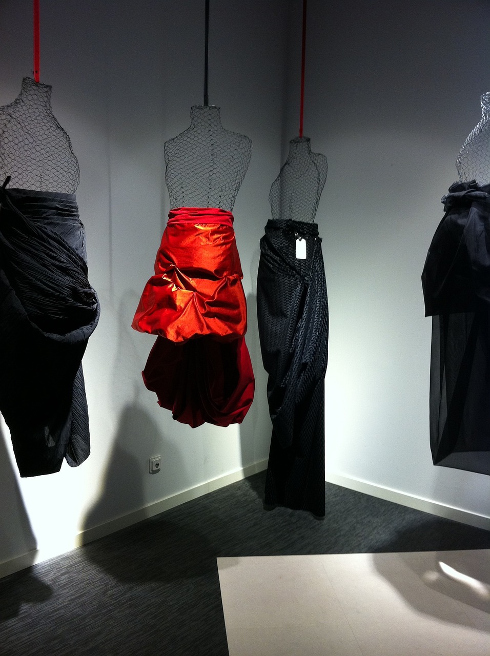 伊人最新版,时尚与品质的完美融合风采展示