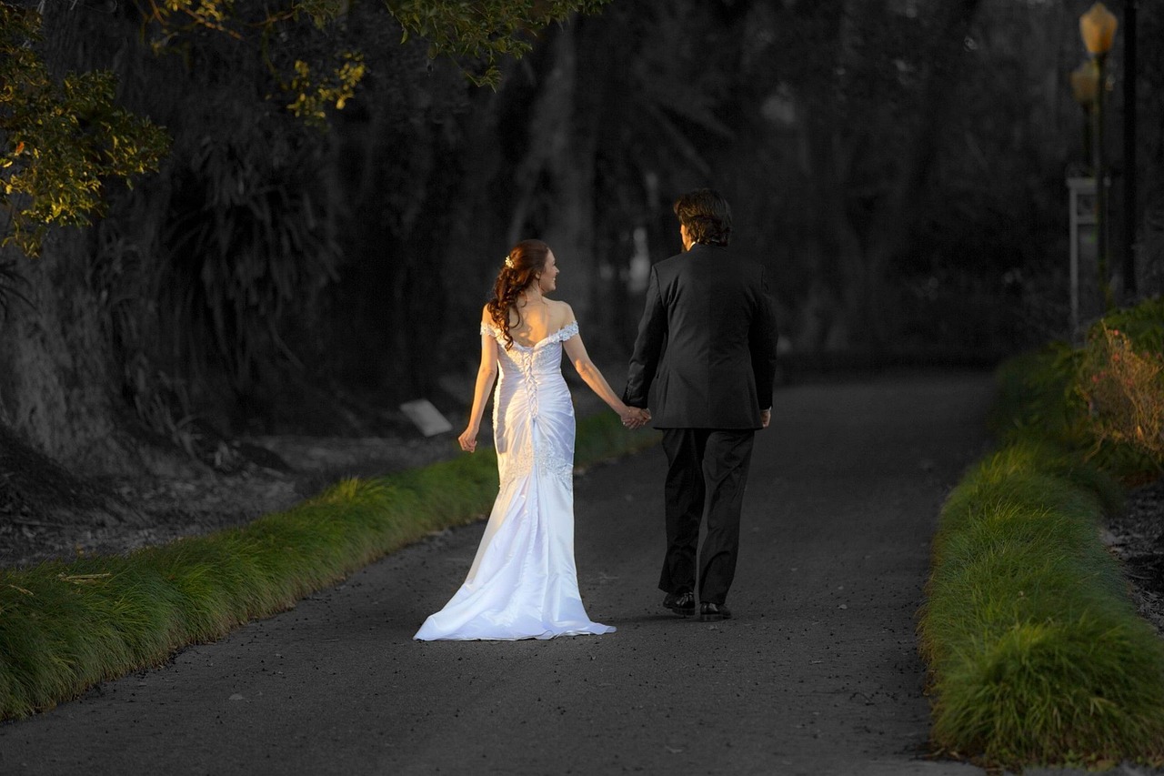 晨袍新娘最新时尚,展现现代新娘独特魅力的革新晨袍风采