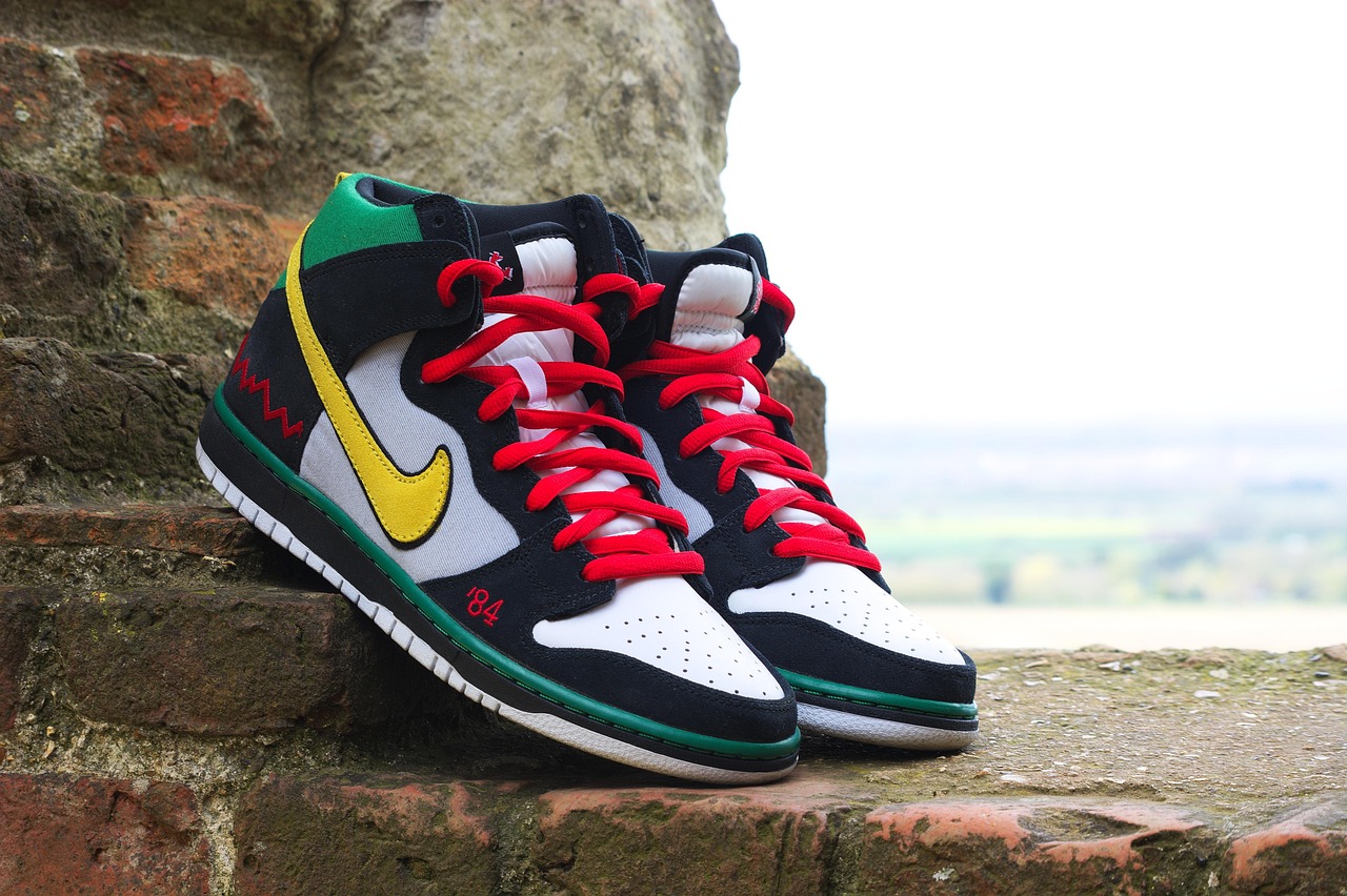 耐克最新鞋款引领潮流,超越想象,创新设计引领未来