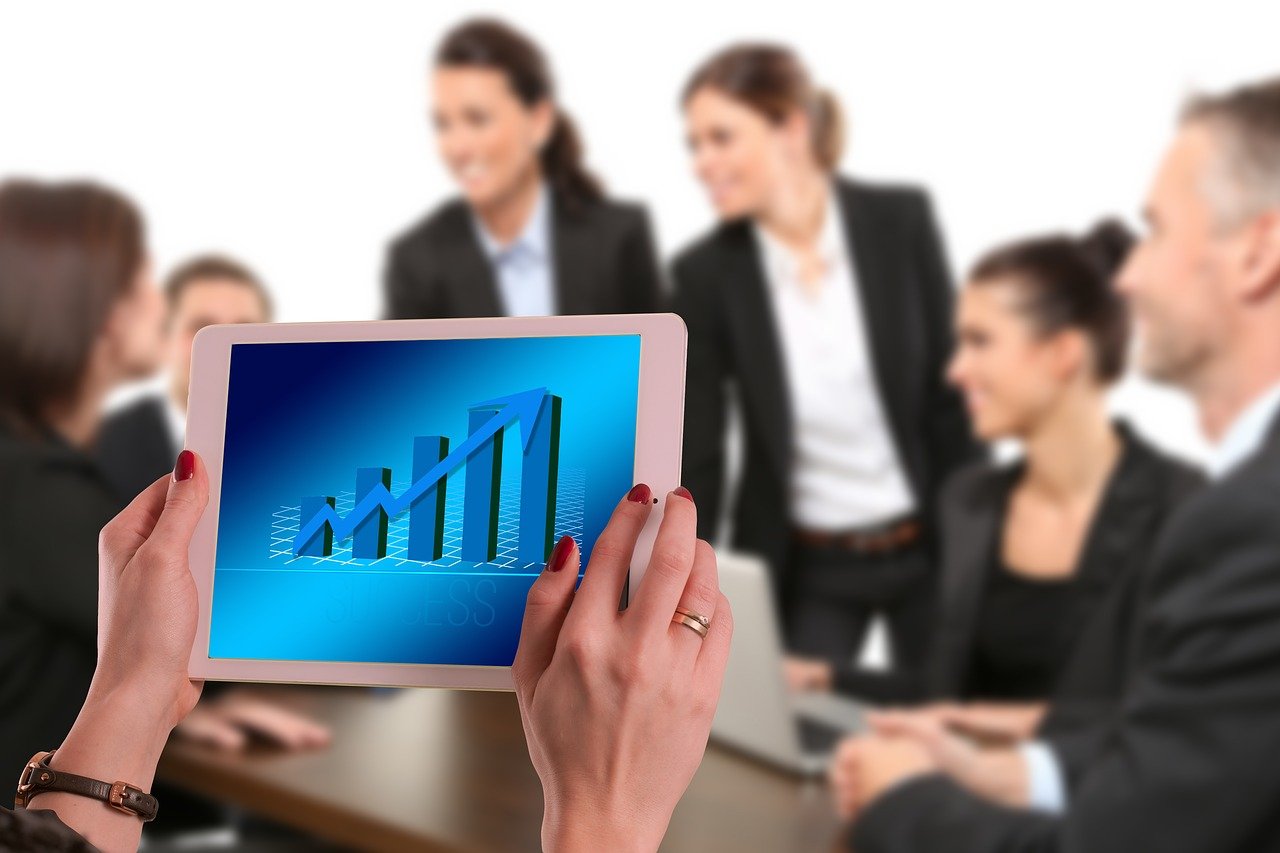 最新抢消费券热潮,原因与影响深度解析