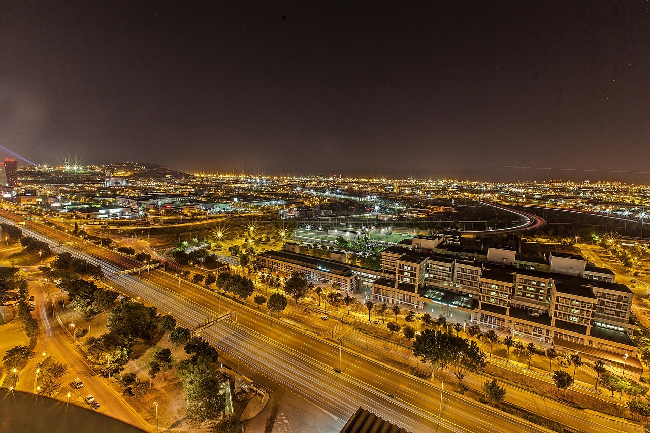 李一桐机场最新动态，明星出行风采闪耀亮相