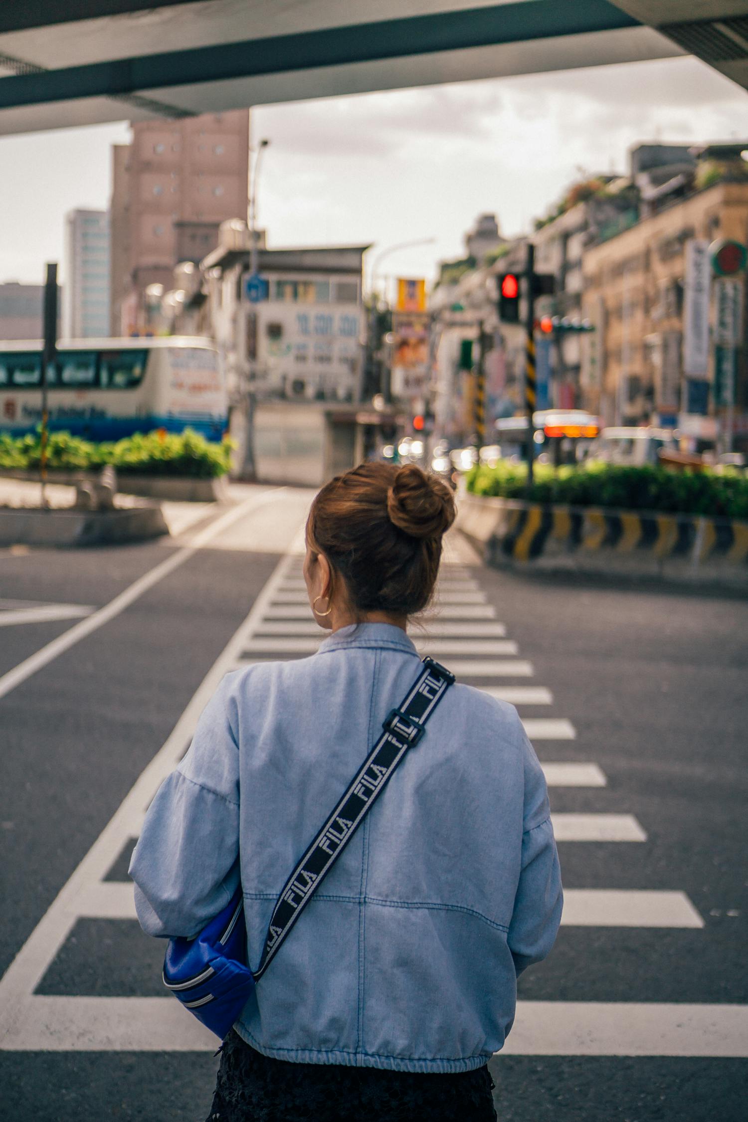 最新交警执勤视频展现交警风采与交通安全的紧密联系