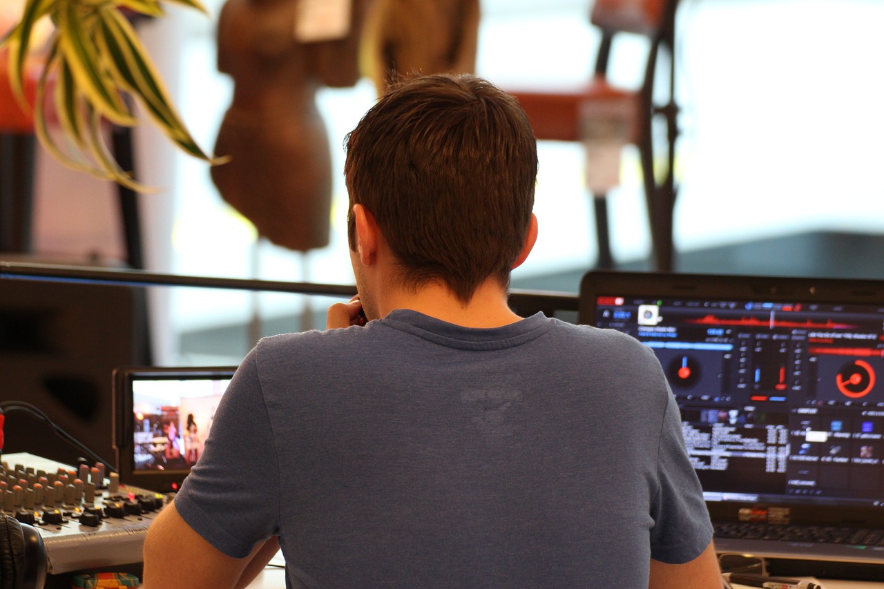 聚焦国内外热点事件与动态,时政播报最新消息十月版