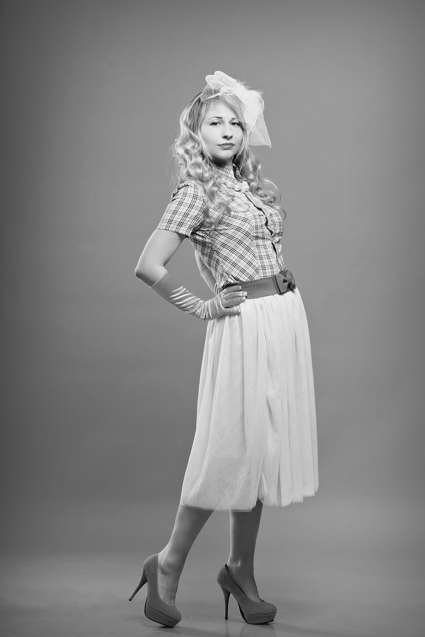 女士最新时尚潮流色彩,绚丽画卷展现时尚风采