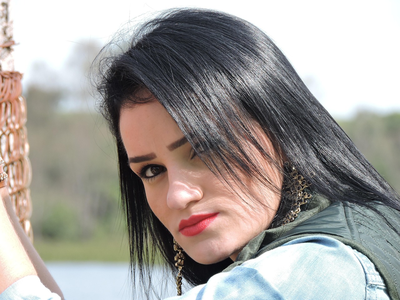 直井怜最新头像,个性与时尚的完美交融